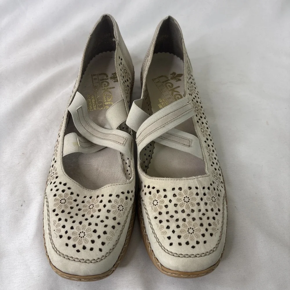 Rieker Antistress Perforated Floral Cutout Mary Jane 40 8.5/9 Cottagecore Flats